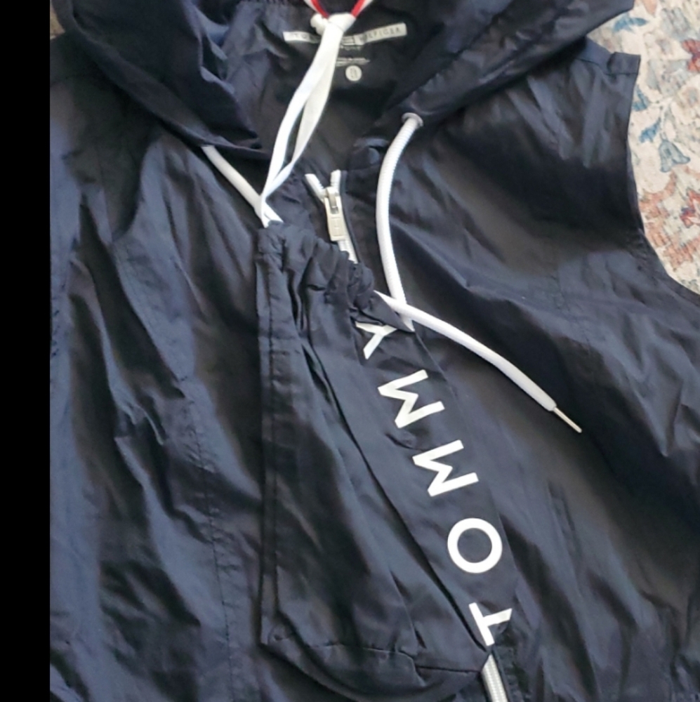 New Tommy Hilfiger Dark Blue Hooded Vest. XL. - Picture 6 of 13